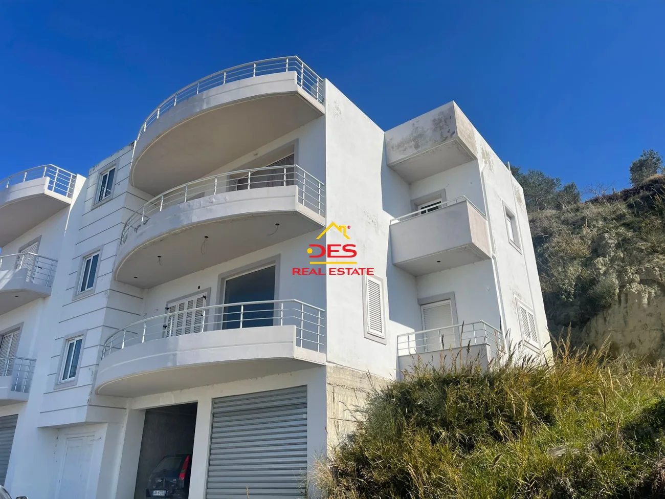 Vilë 3 katëshe në shitje pranë gjykatës së apelit,vlorë.