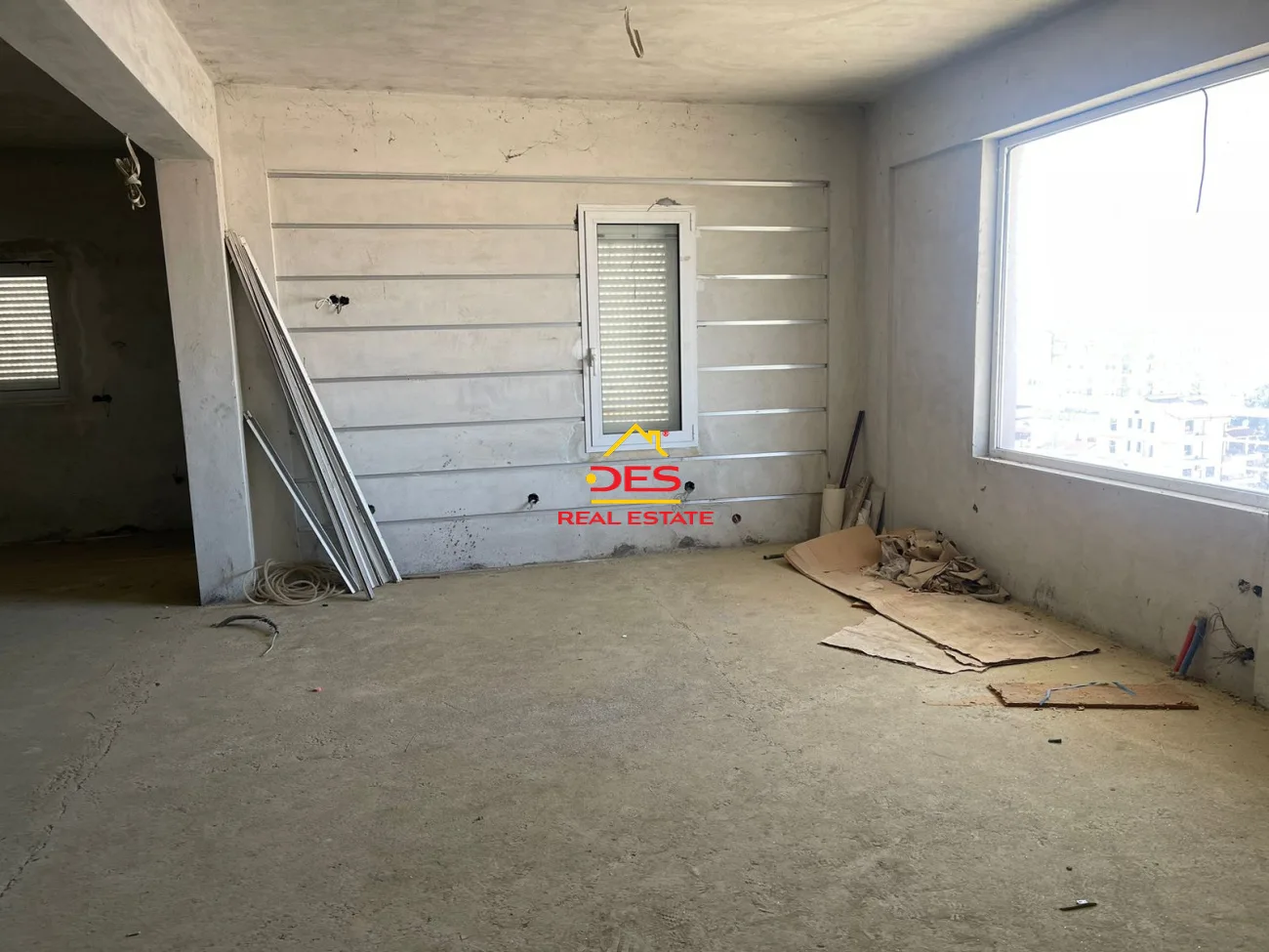 Vilë 3 katëshe në shitje pranë gjykatës së apelit,vlorë.