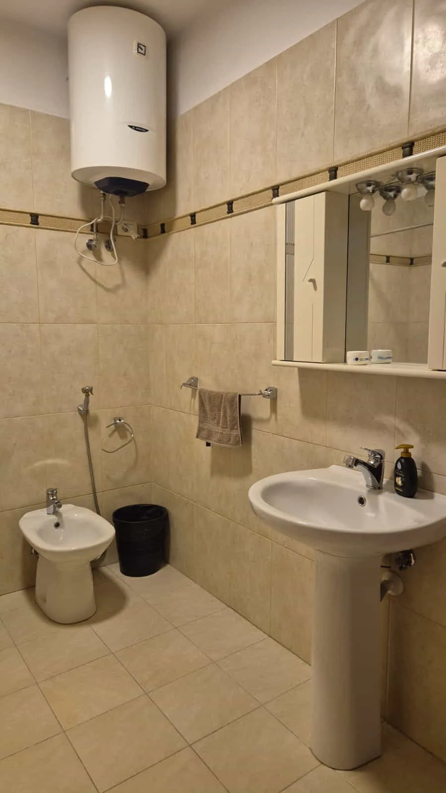 Zyre me qera 3+1 prane Stadiumit Air Albania (ID BZ2608) Tirane