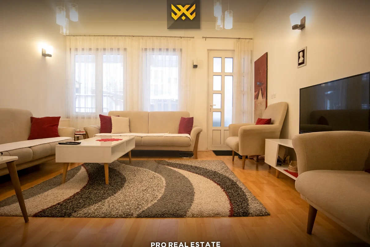 Shtëpi 360m² për #SHITJE në Qendër.