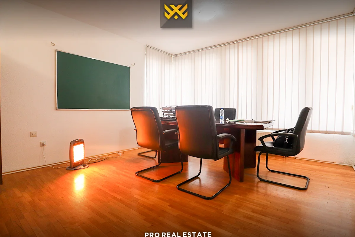Shtëpi 360m² për #SHITJE në Qendër.