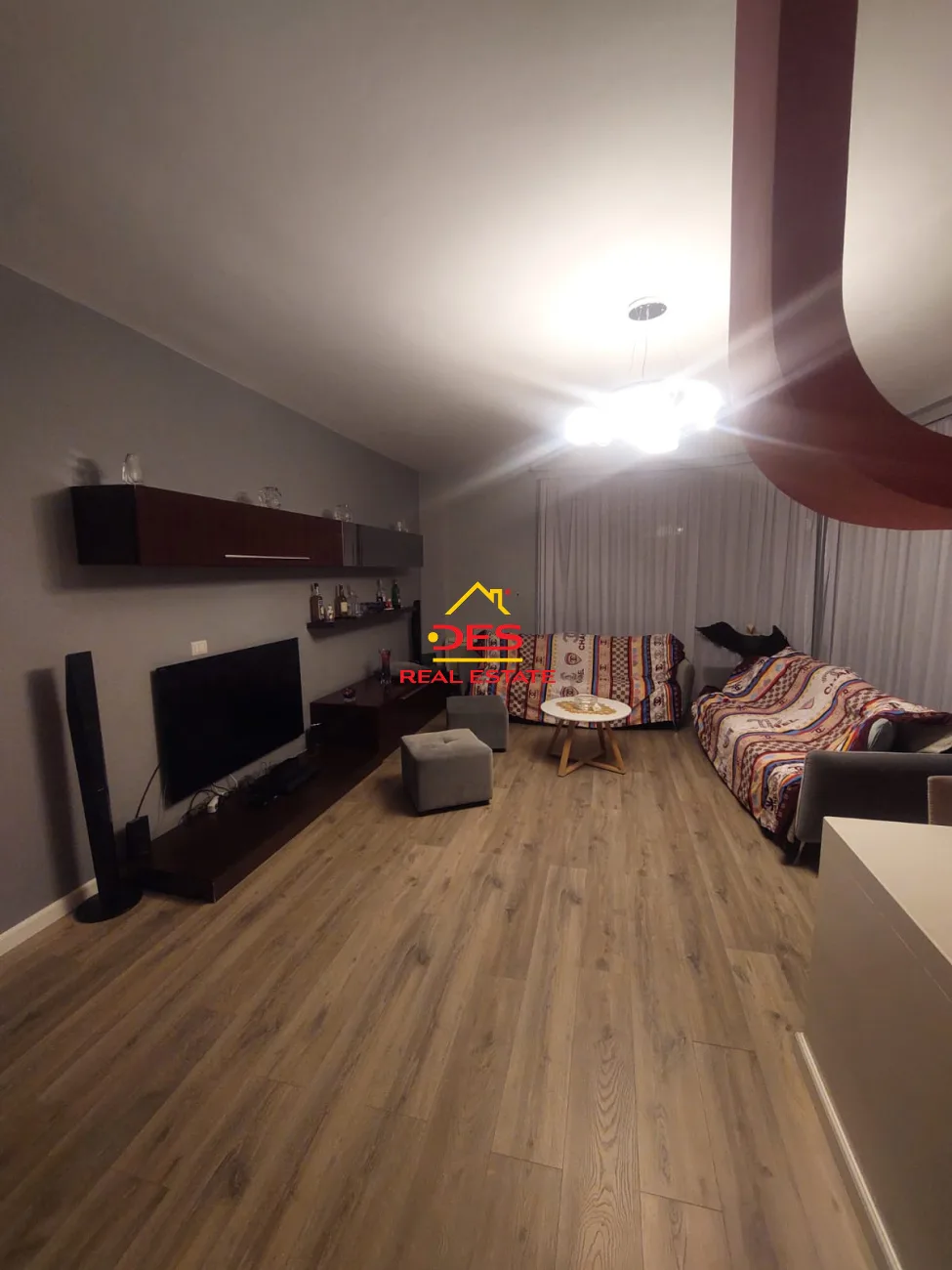 Shitet apartament 2+1 te rruga e re , prane dino bar ,vlorë.