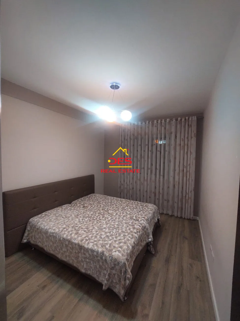 Shitet apartament 2+1 te rruga e re , prane dino bar ,vlorë.