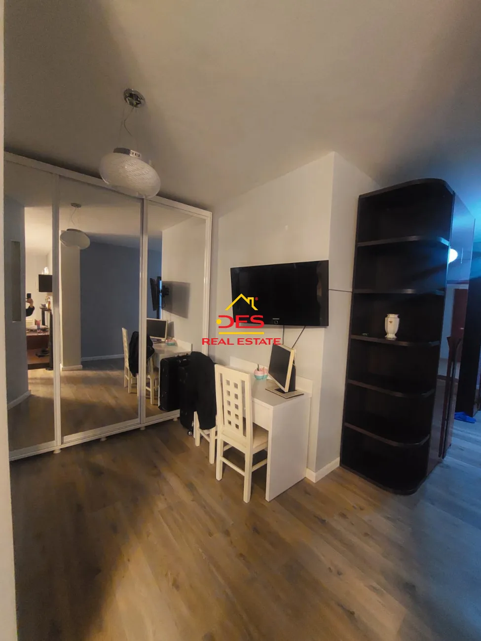 Shitet apartament 2+1 te rruga e re , prane dino bar ,vlorë.