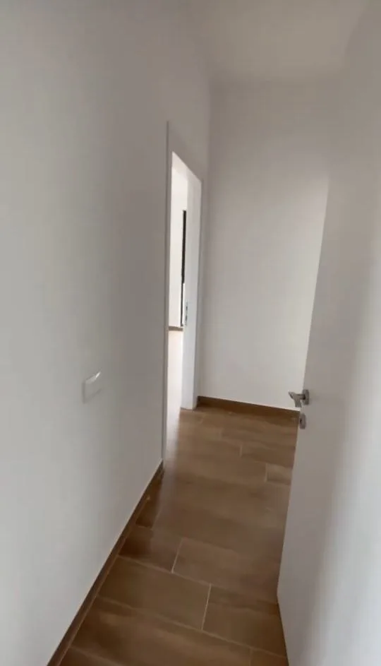 Zyre Me Qera 2+1 tek Kompleksi Arlis, Farmacia 10 (ID BZ2604) Tirane.