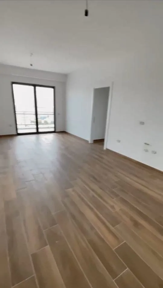 Zyre Me Qera 2+1 tek Kompleksi Arlis, Farmacia 10 (ID BZ2604) Tirane.