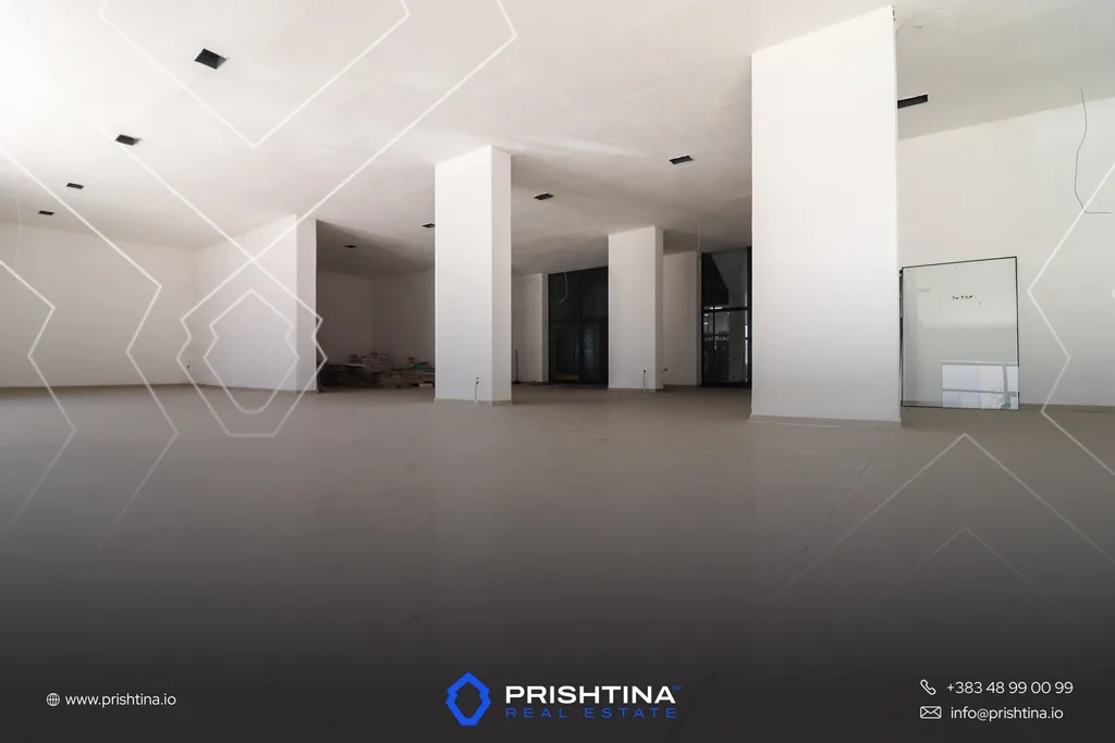 Lokal me qira 450m² në Fushë Kosovë