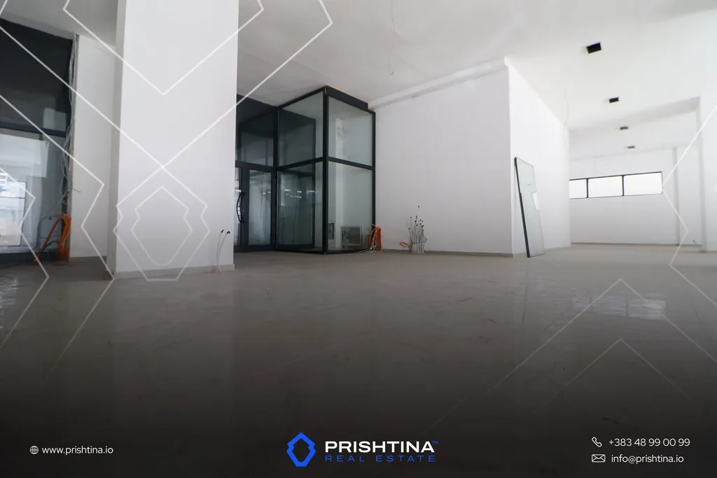 Lokal me qira 450m² në Fushë Kosovë