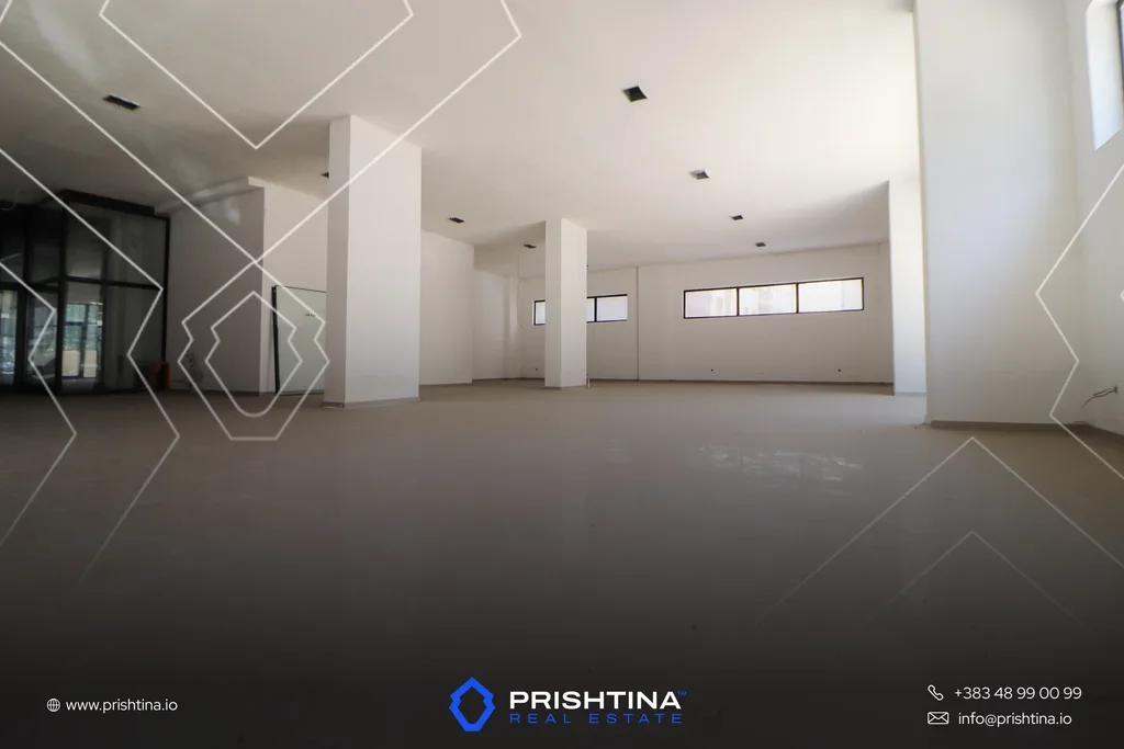 Lokal me qira 450m² në Fushë Kosovë