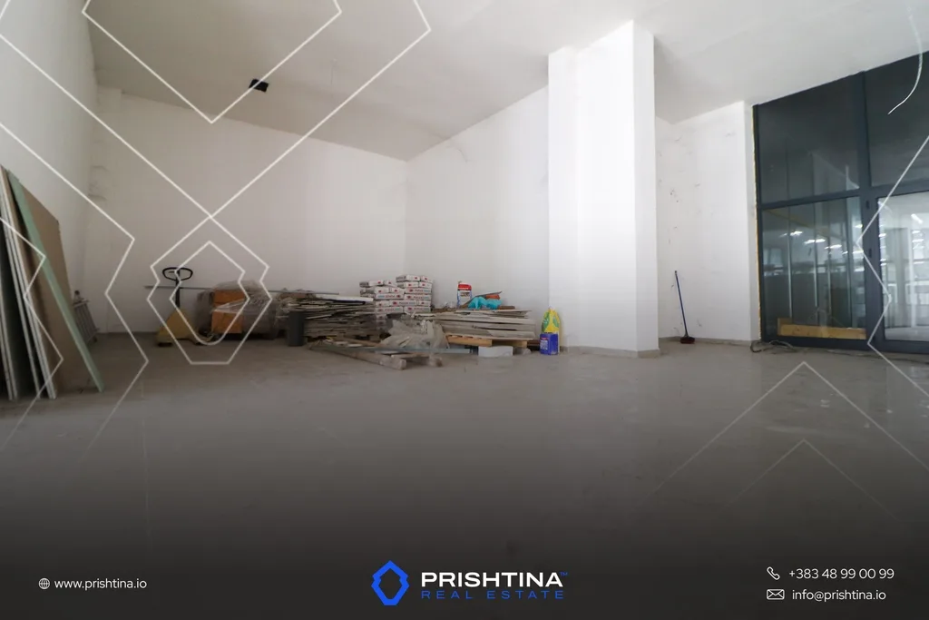 Lokal me qira 450m² në Fushë Kosovë