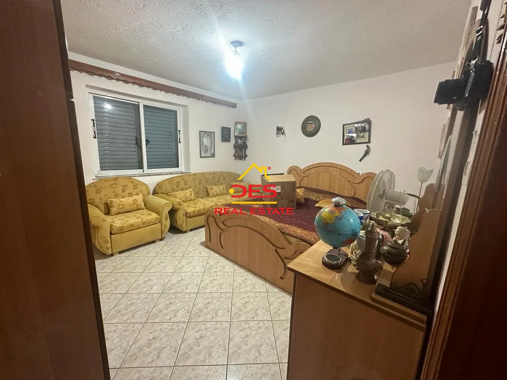 Shitet apartament 2+1 në delvinë