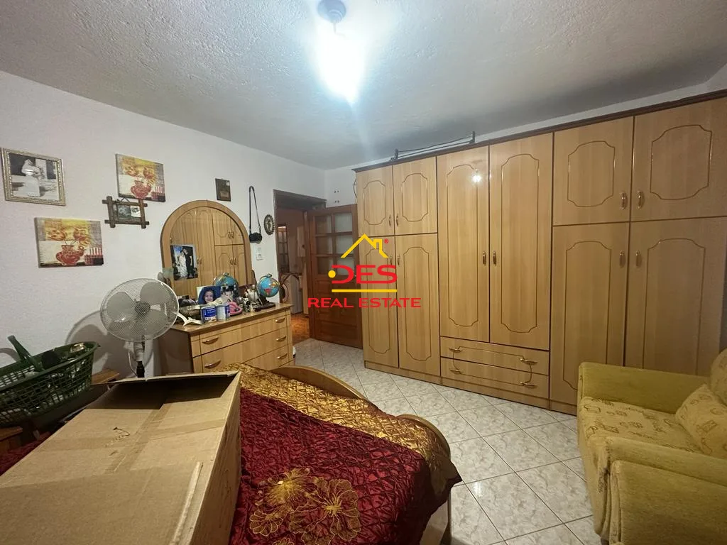 Shitet apartament 2+1 në delvinë