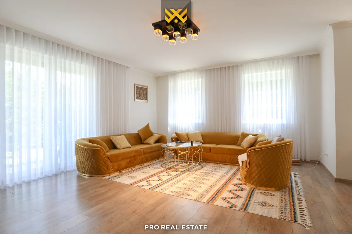 Shtëpi 220m² për #SHITJE te Lagjja Jonë.