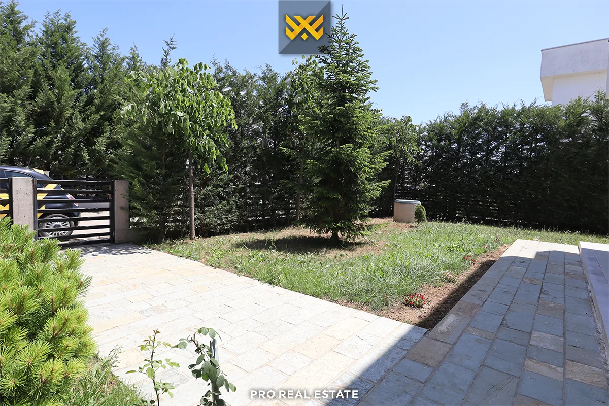 Shtëpi 220m² për #SHITJE te Lagjja Jonë.