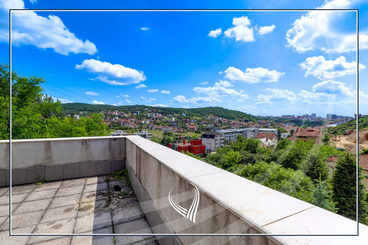 Shtëpi me 4 dhoma gjumi me qira në lagjen Sofalia
