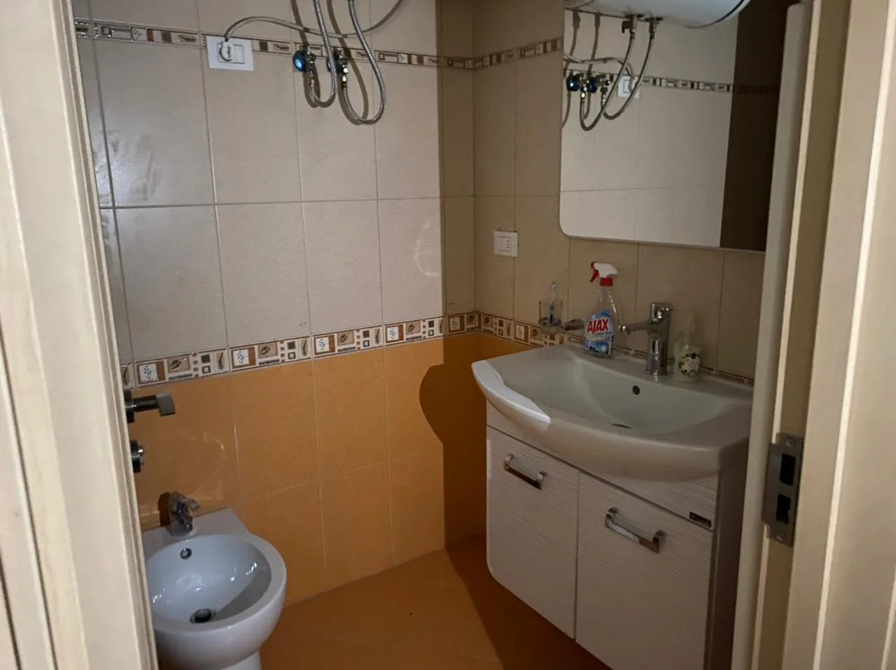 Apartament me qira prane juridikut 2+1+2, 650 euro/muaj