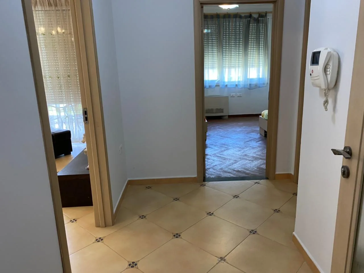 Apartament me qira prane juridikut 2+1+2, 650 euro/muaj