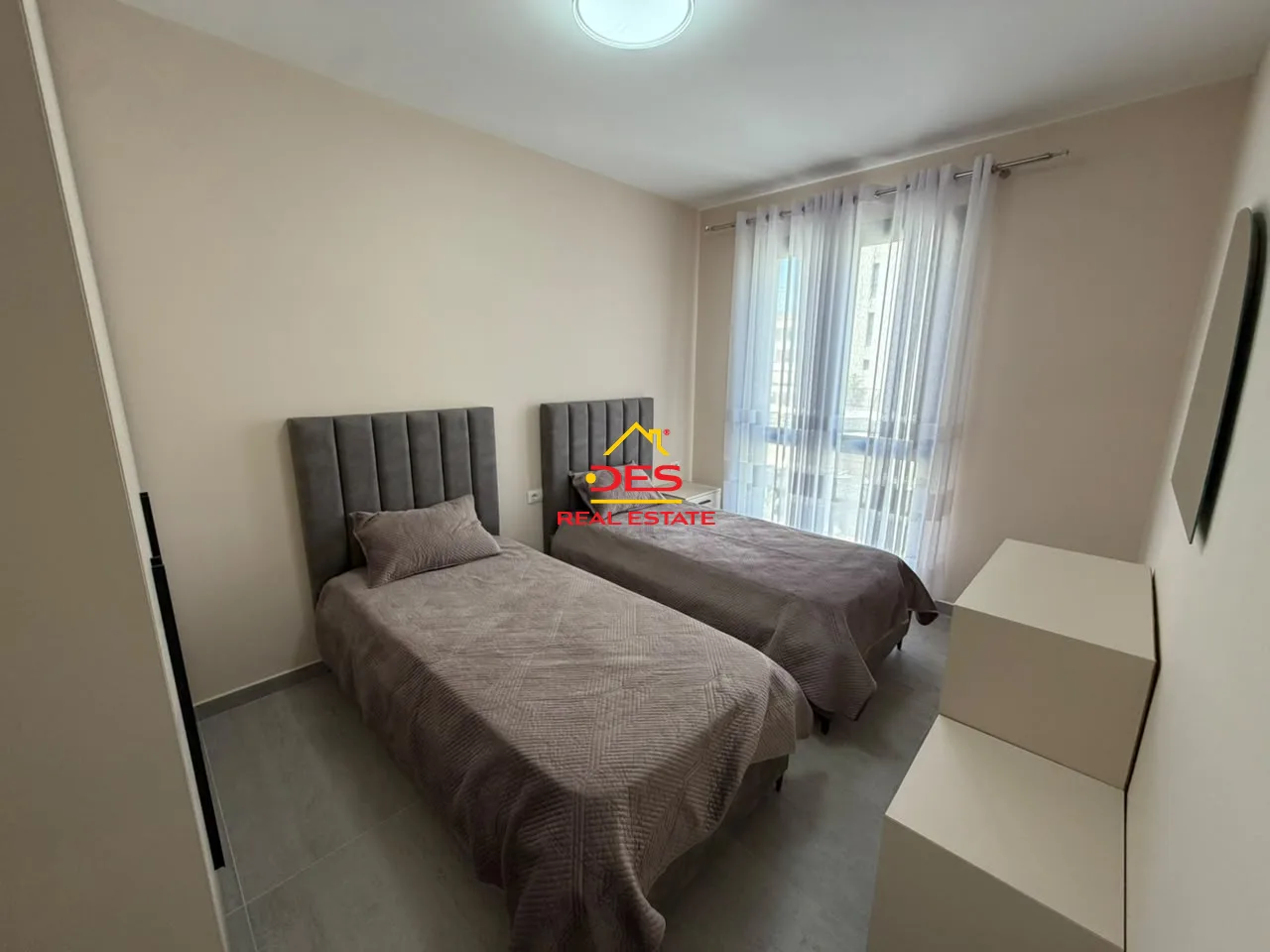 Jepet me qira apartament luksoz 2+1 në lungomare, vlorë