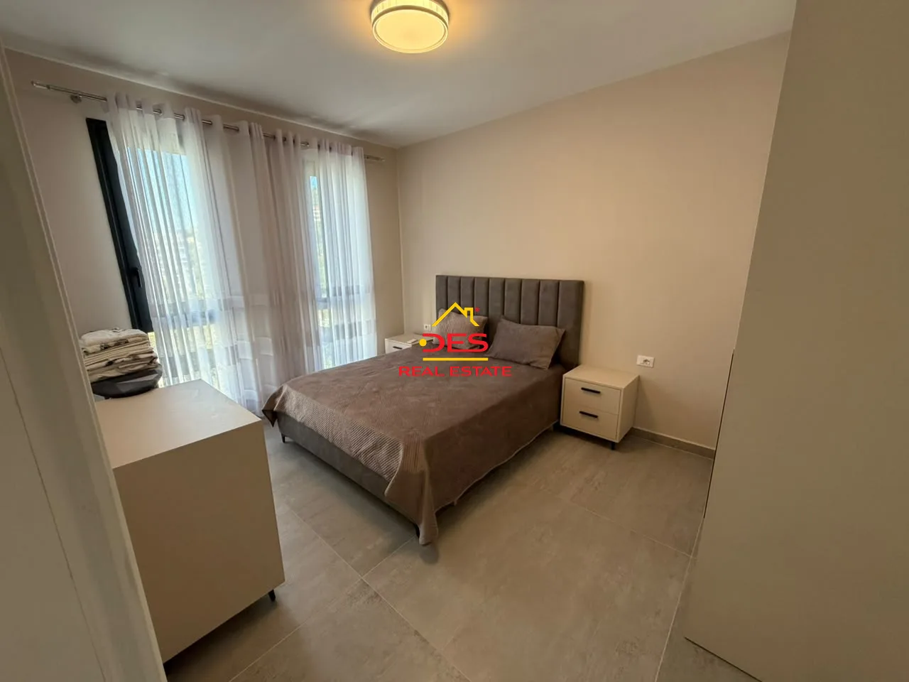 Jepet me qira apartament luksoz 2+1 në lungomare, vlorë