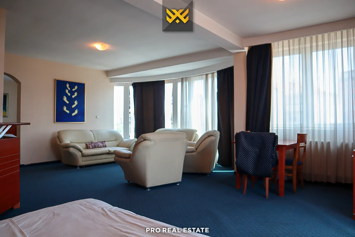 Objekt 2400m² për #SHITJE në Kodrën e Trimave
