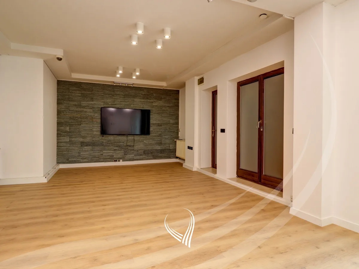 Objekte afariste 750m2 me qira në lagjen Pejton
