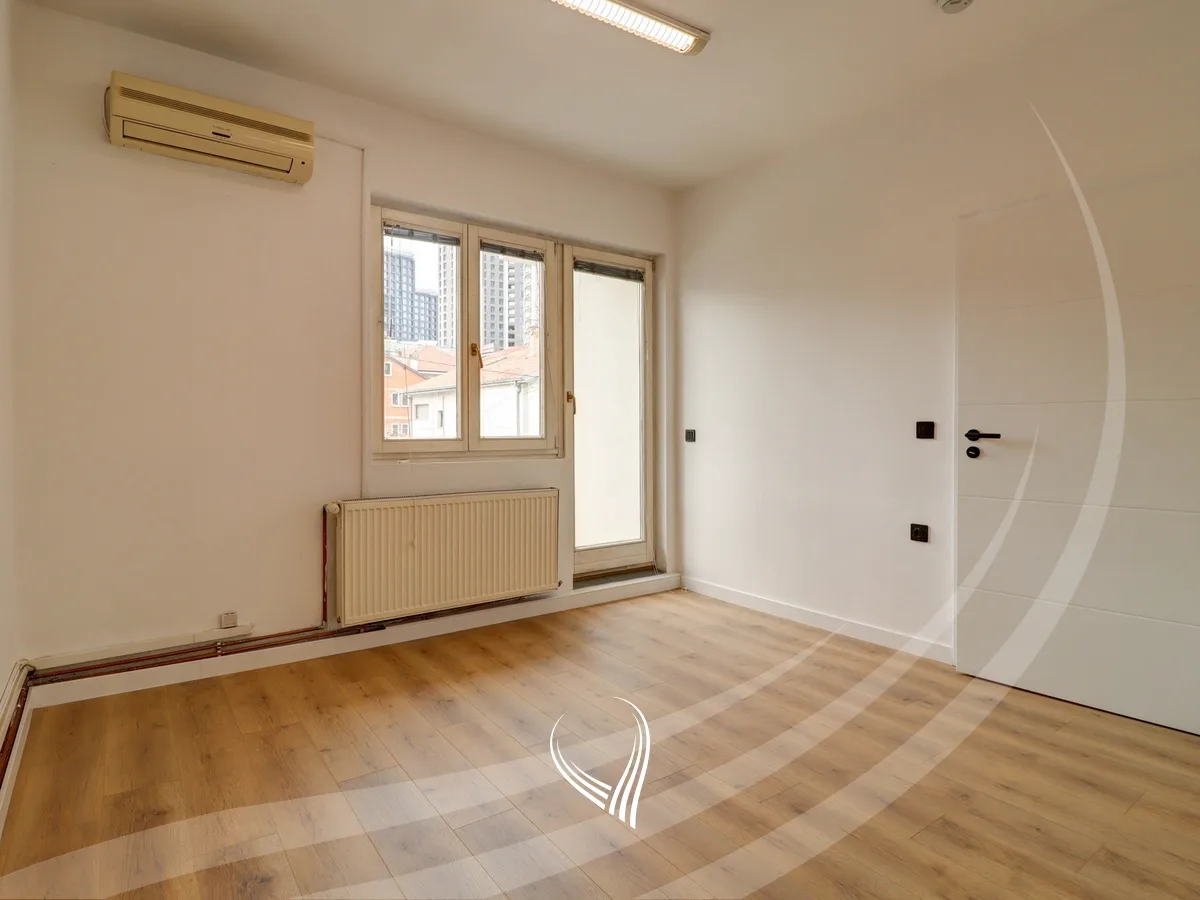 Objekte afariste 750m2 me qira në lagjen Pejton