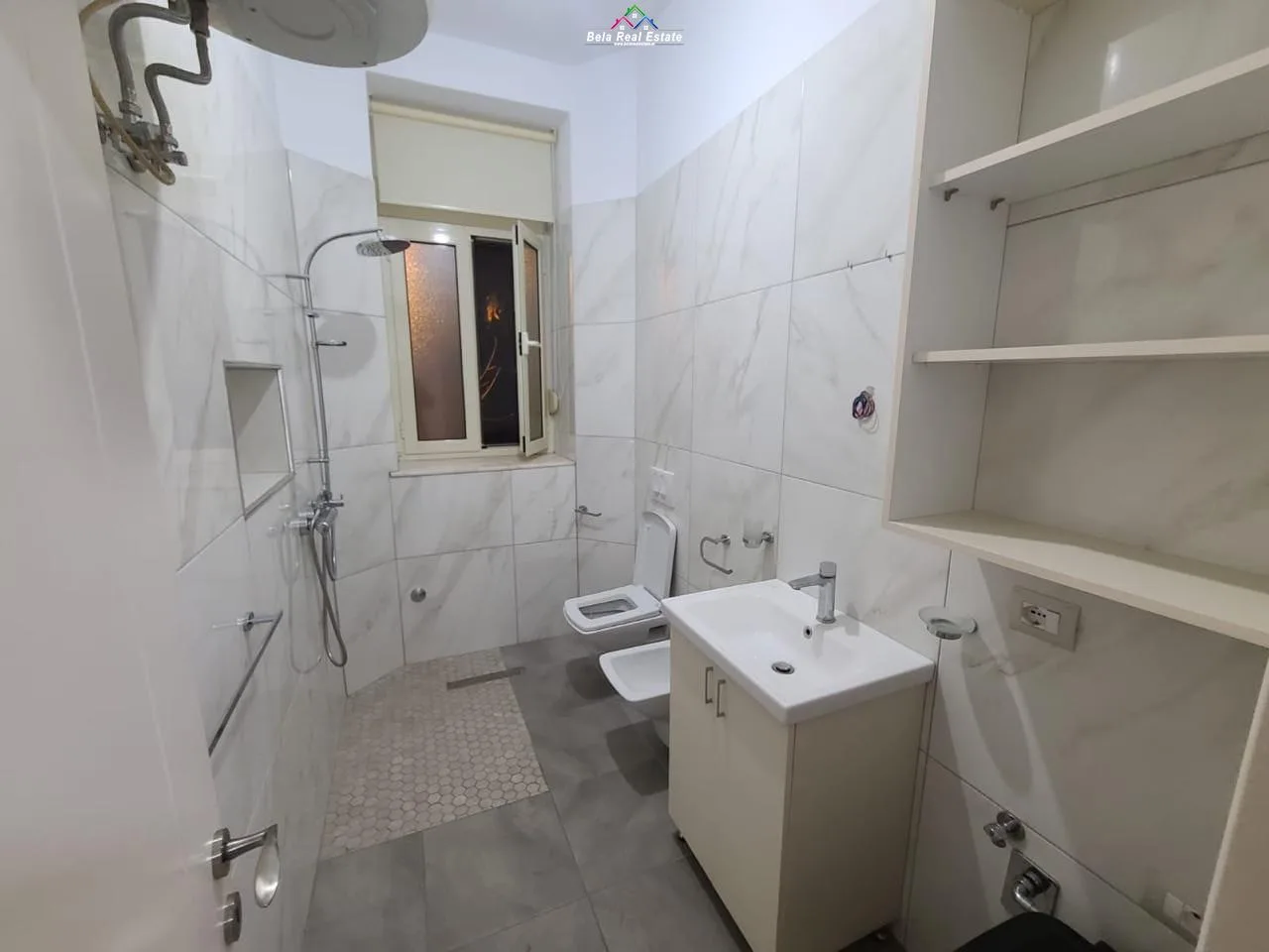 Zyre Me Qera 2+1 Tek Bulevardi Zogu i Pare ( ID BZ2118) Tirane