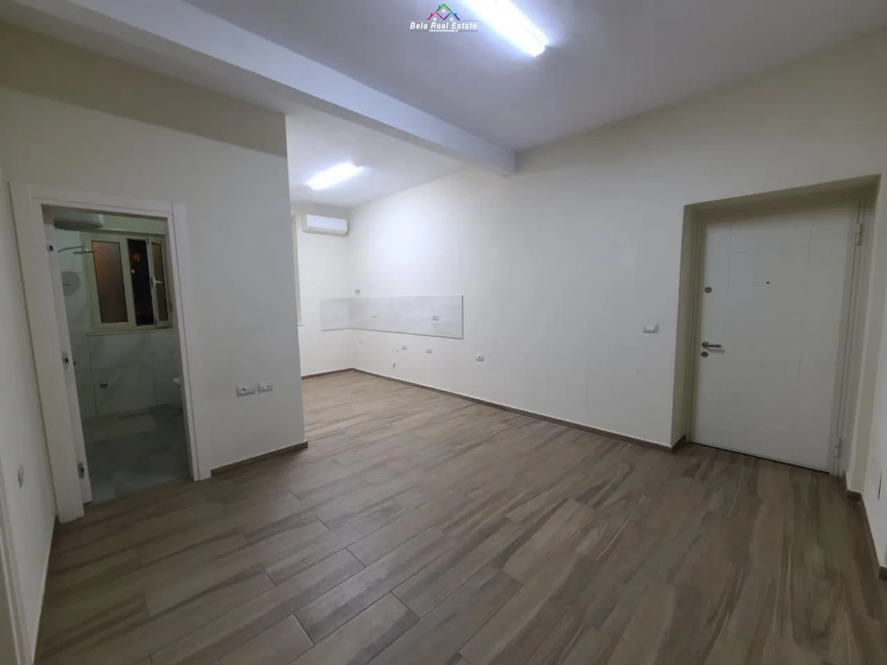 Zyre Me Qera 2+1 Tek Bulevardi Zogu i Pare ( ID BZ2118) Tirane