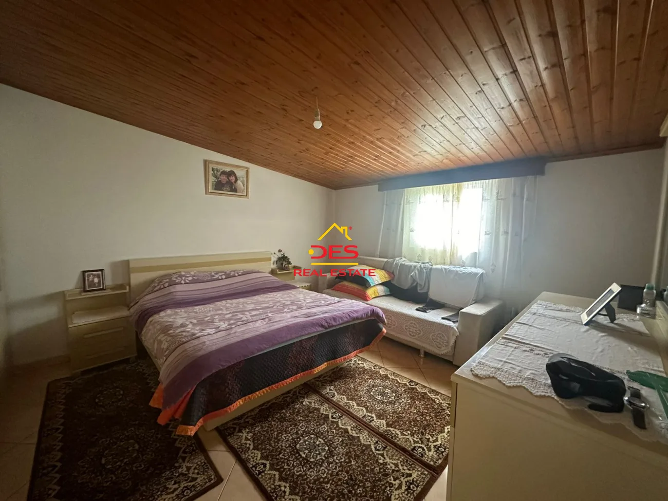 Shitet shtëpi private + toke truall ne delvine