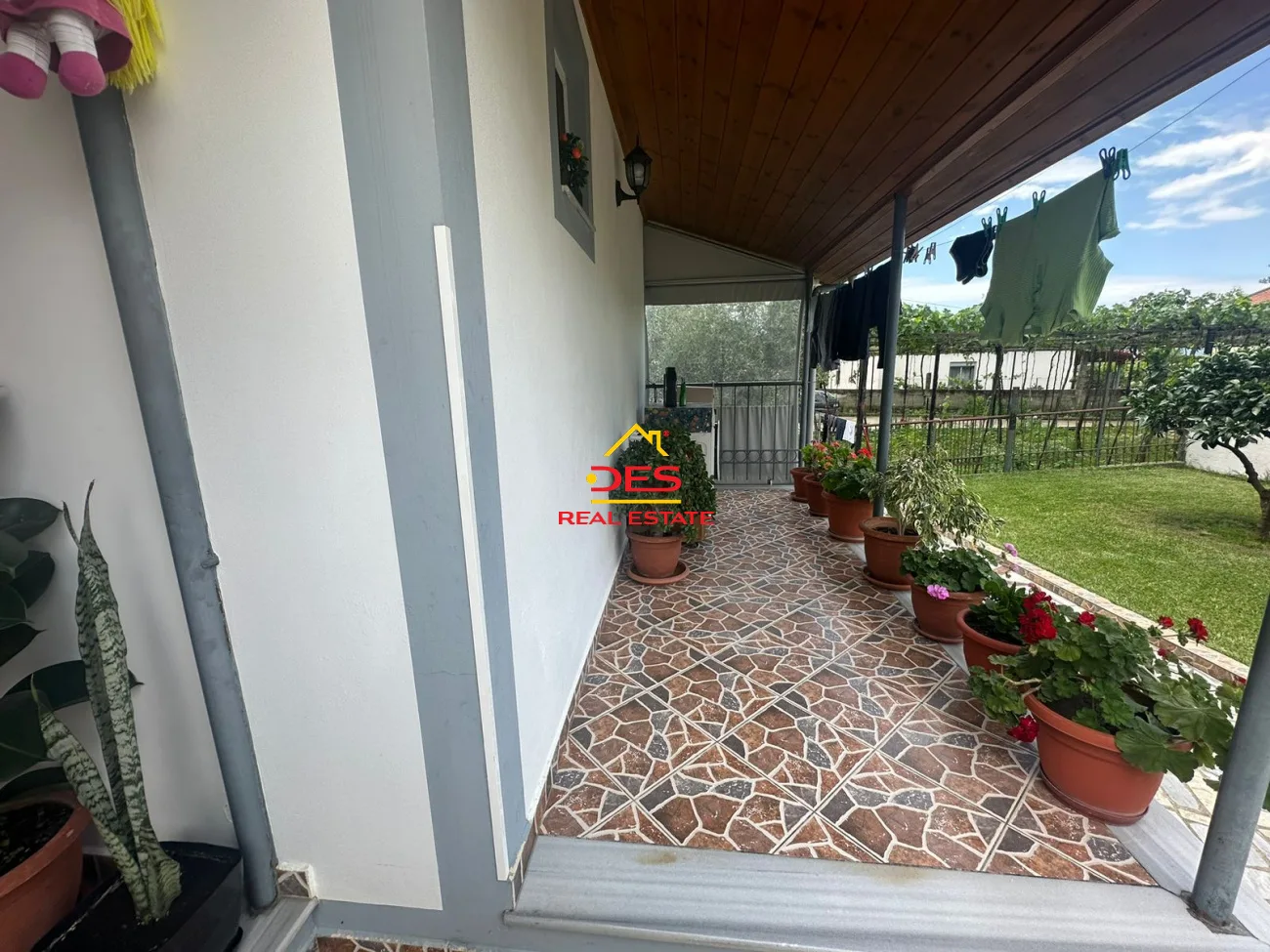 Shitet shtëpi private + toke truall ne delvine