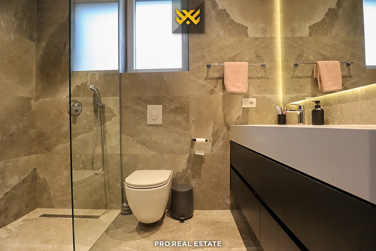 Shtëpi 270m² për #SHITJE në Lagjen Qershia