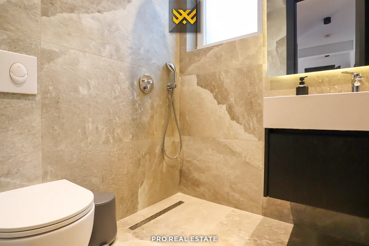 Shtëpi 270m² për #SHITJE në Lagjen Qershia