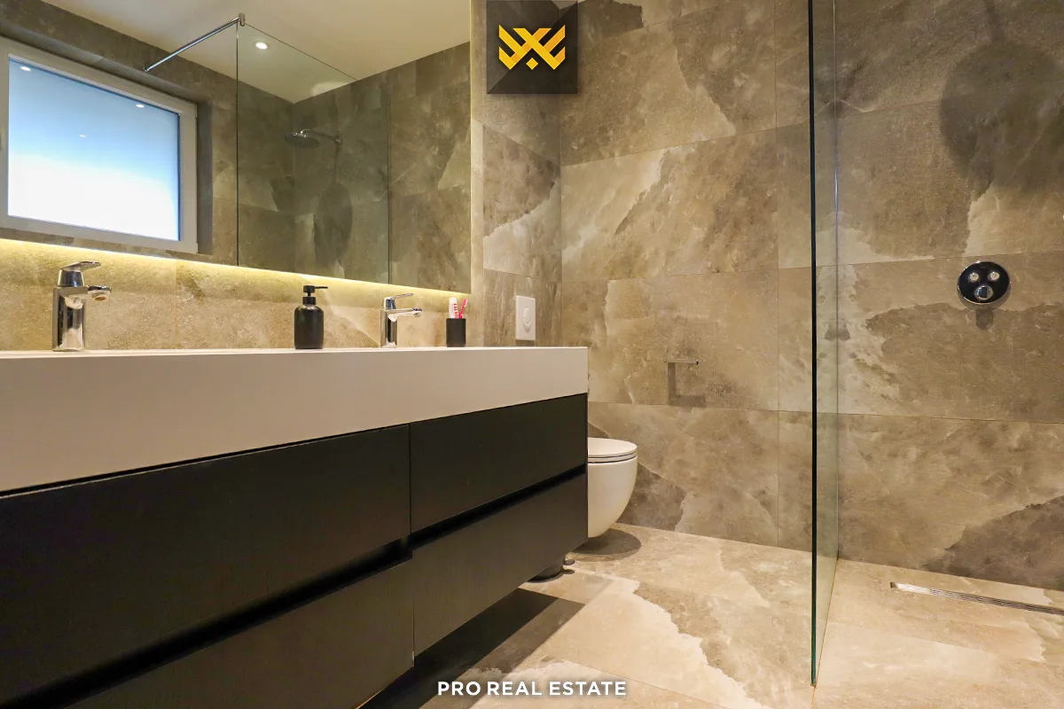 Shtëpi 270m² për #SHITJE në Lagjen Qershia