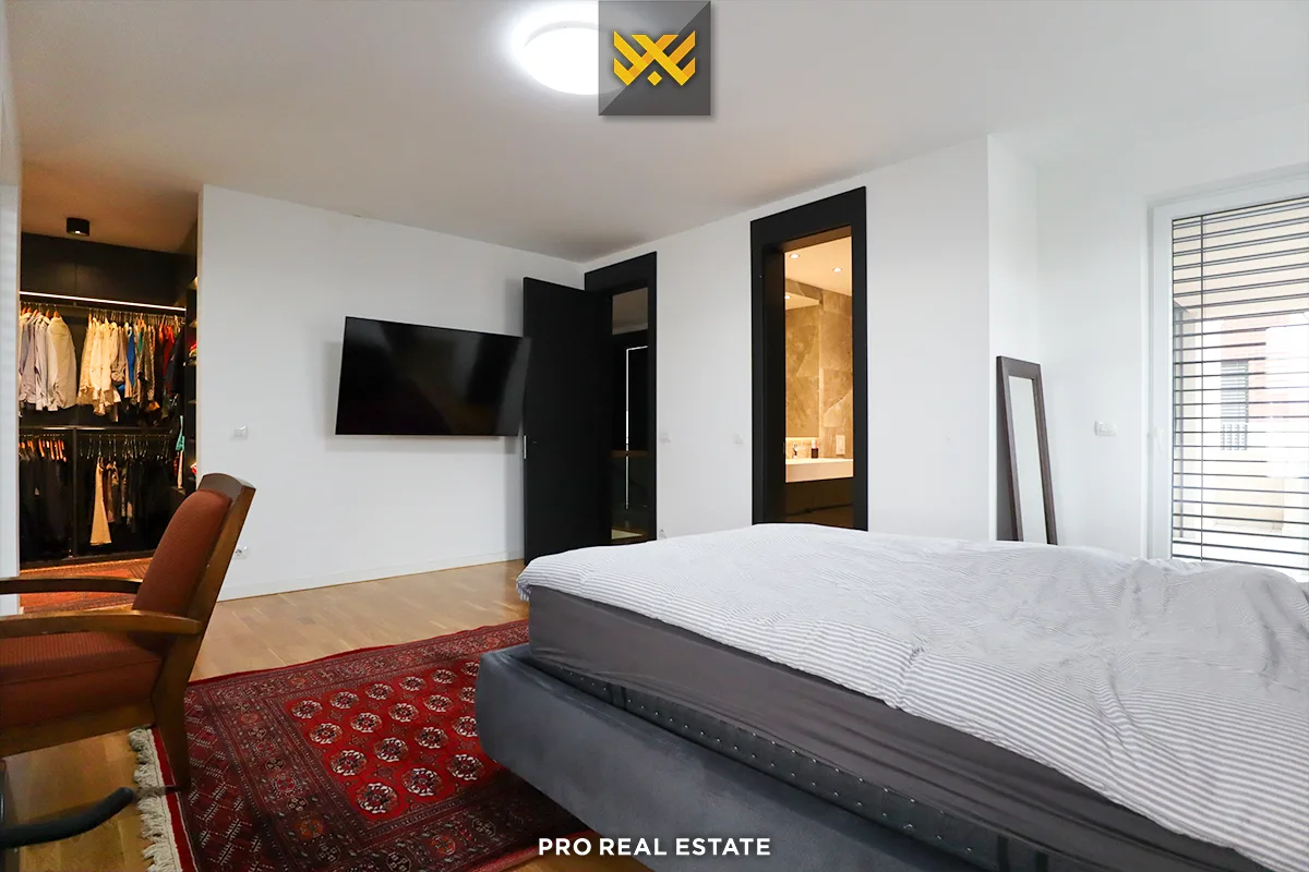 Shtëpi 270m² për #SHITJE në Lagjen Qershia