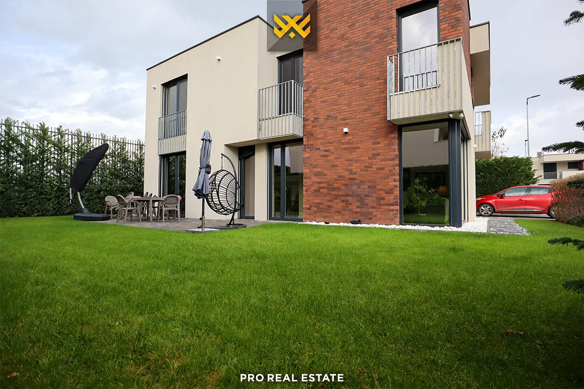 Shtëpi 270m² për #SHITJE në Lagjen Qershia