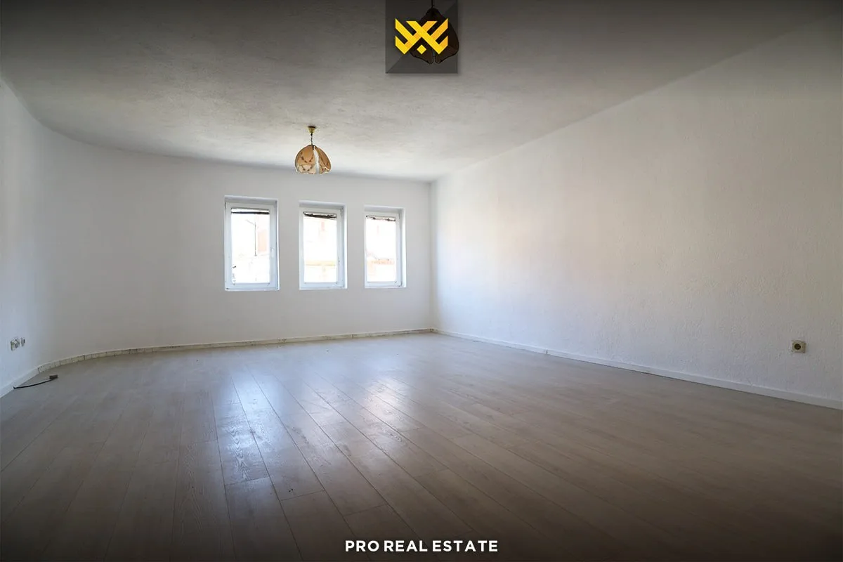 Shtëpi 891m² për #SHITJE në Lagjen Vreshta.