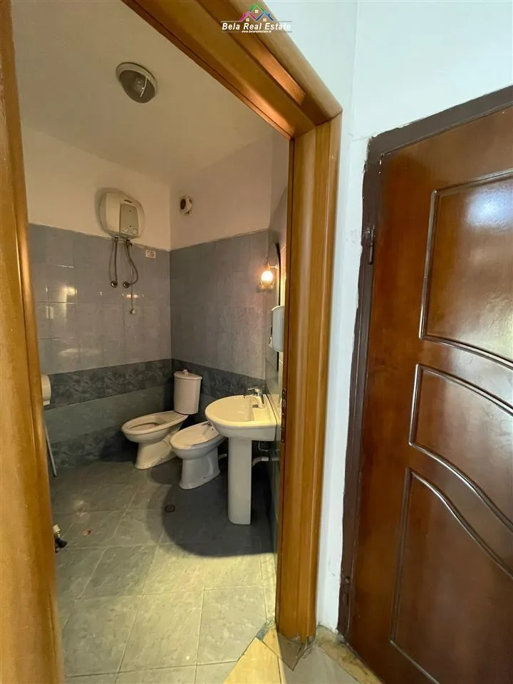 Zyre Me Qera Ne Rrugen E Kavajes (ID BZ2387) Tirane