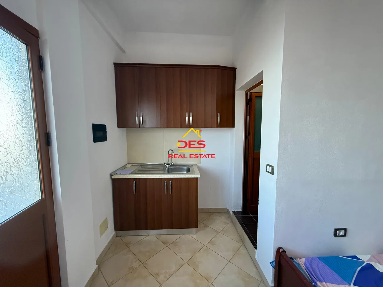 Jepet hotel me qira në ujë të ftohtë ,vlorë