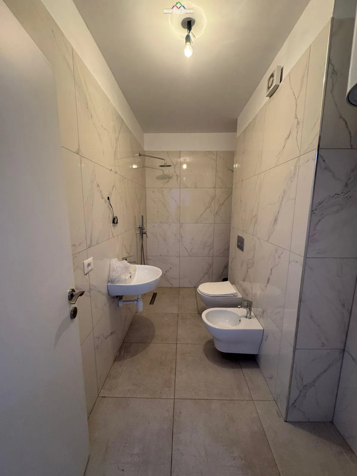 Zyre Me Qera tek Kompleksi Zirkon/ASL (ID BZ2448) Tirane.