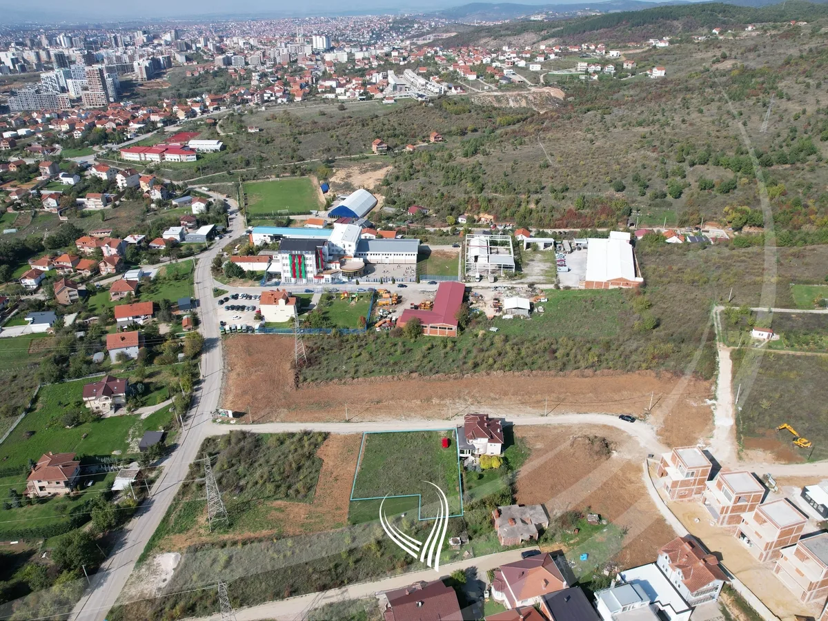 Tokë 10 ari në shitje në Matiçan