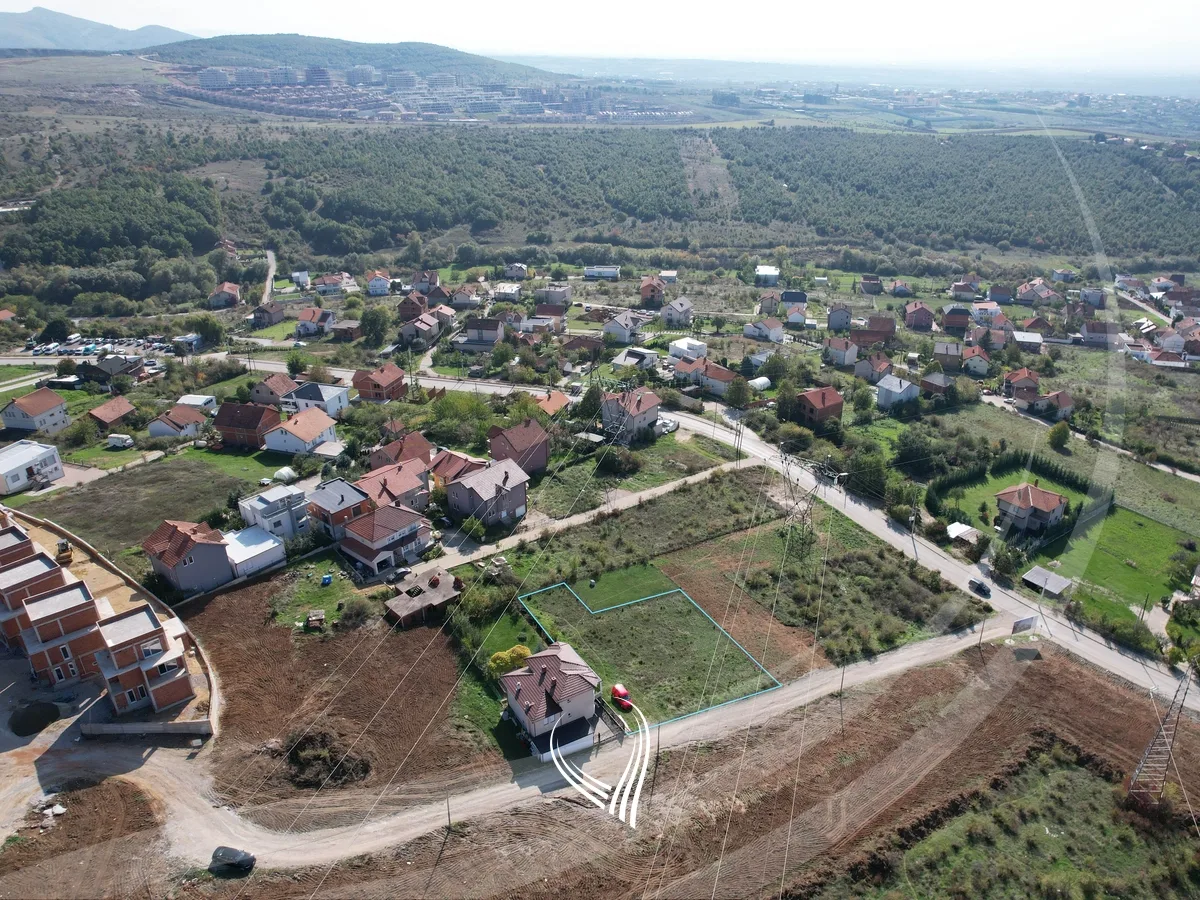 Tokë 10 ari në shitje në Matiçan