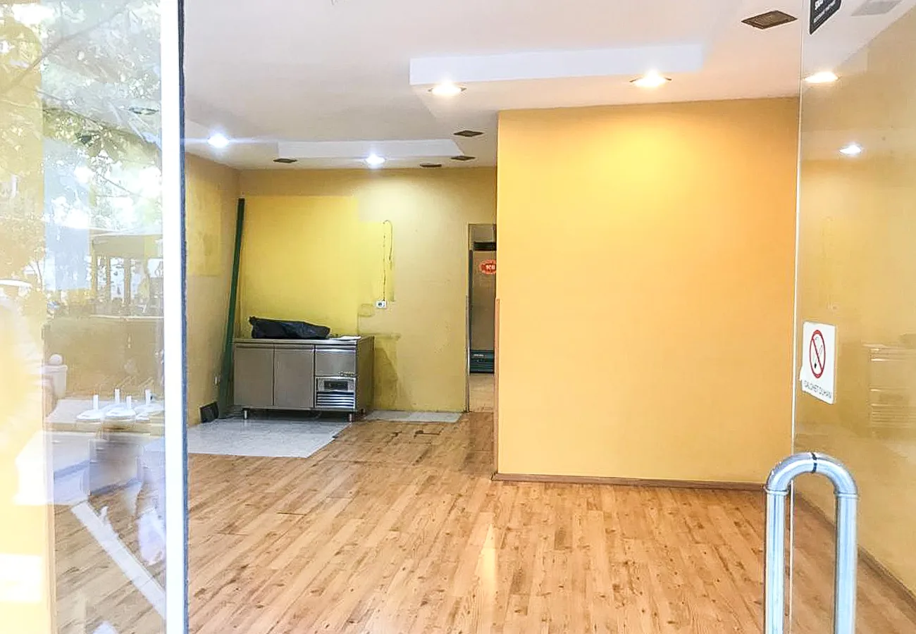 Shitet ambient biznesi, në rrugën pjetër bogdani, tiranë
