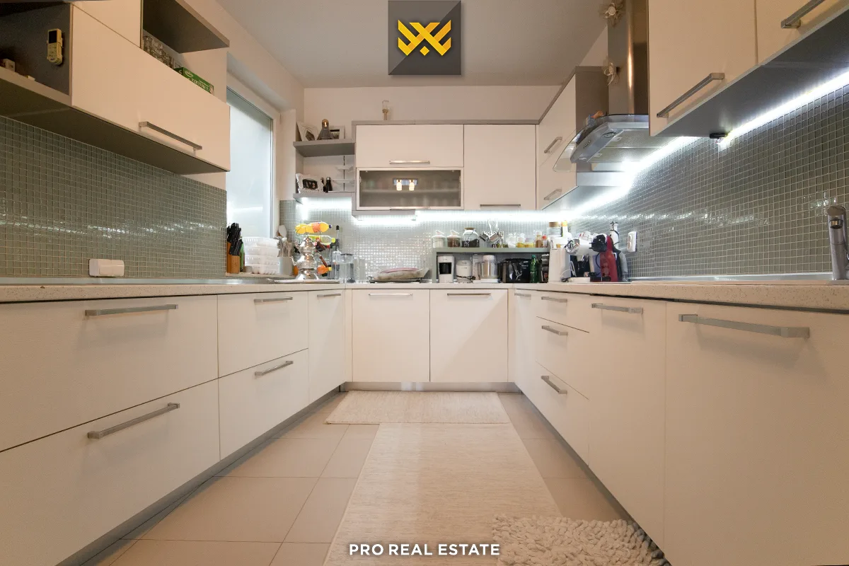 Shtëpi 350m² për #SHITJE në Taslixhe III.