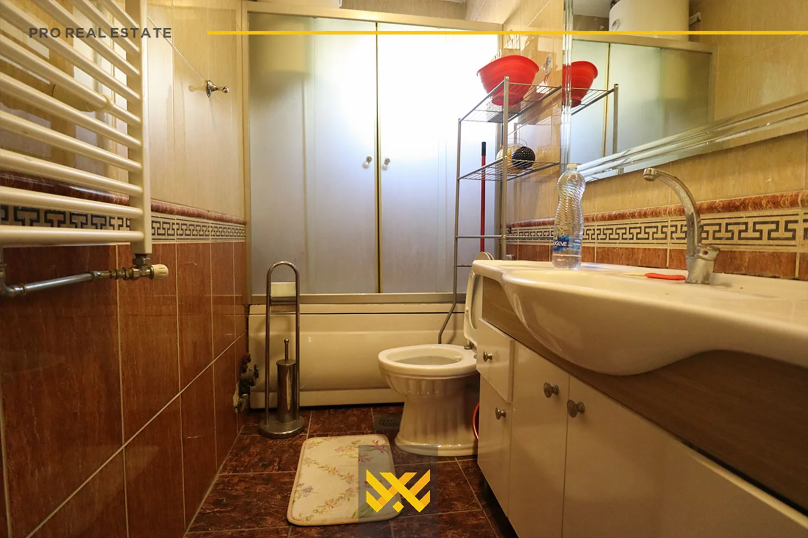 Banesë-Zyre 80m² me #QIRA në Qendër.