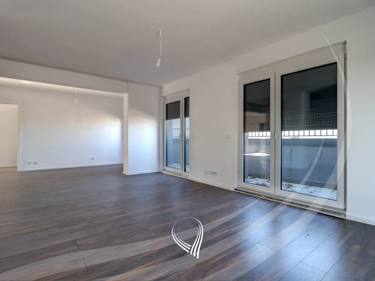 Penthouse me 3 dhoma gjumi në shitje në lagjen Prishtina e Re