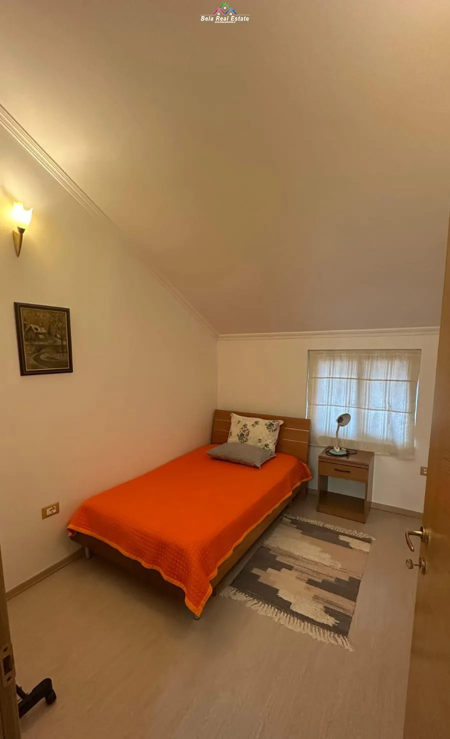 Vile Me Qera 3+1 Tek Komuna e Parisit (ID BV22604) Tirane