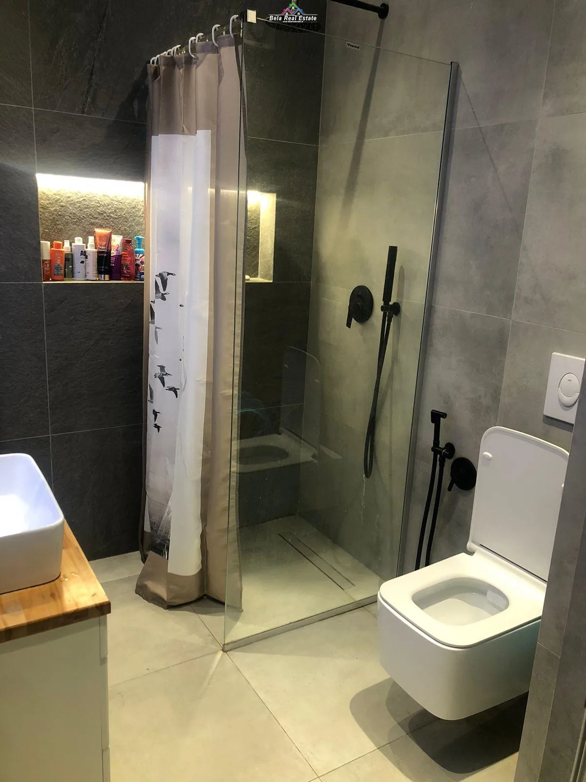 Apartament Me Qera 2+1 Tek Komuna E Parisit (ID B2201061) Tirane