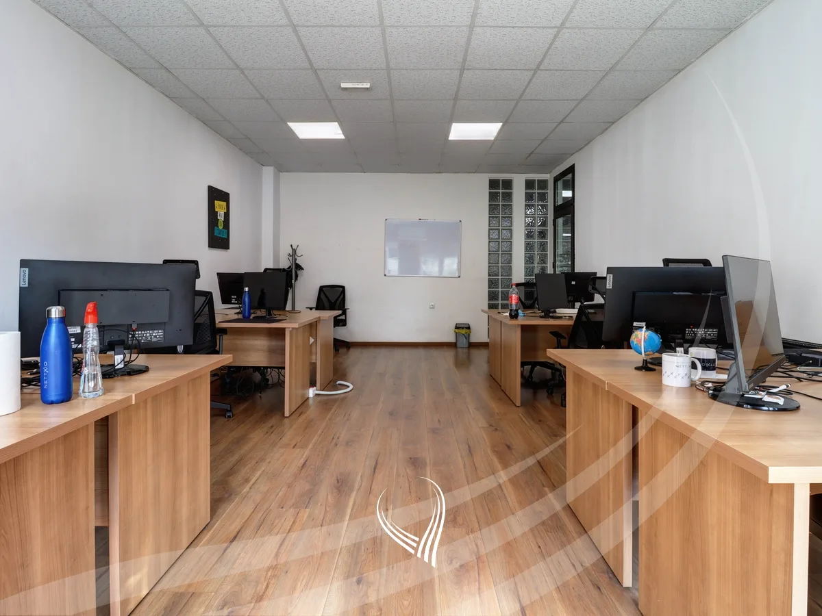 Hapësirë afariste për zyre 480m2 me qira në lagjen Pejton