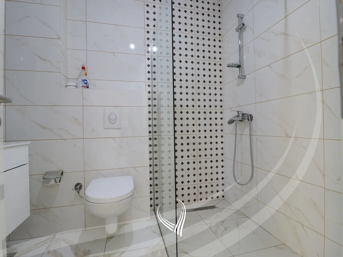 Zyre me 3 dhoma pune me qira në lagjen Mati 1 – Rruga B