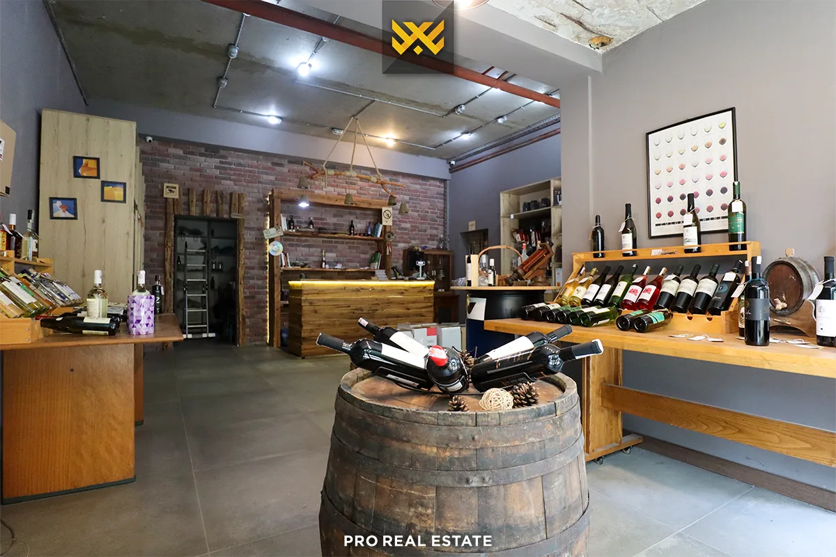 Lokal 70m² me #QIRA në Bregun e Diellit.